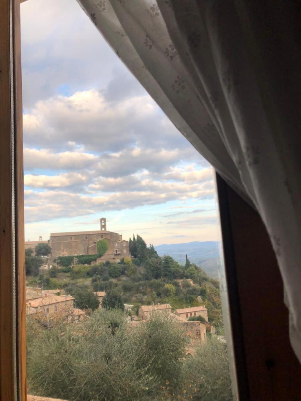 A Tuscan View Hotel Montalcino Exterior foto